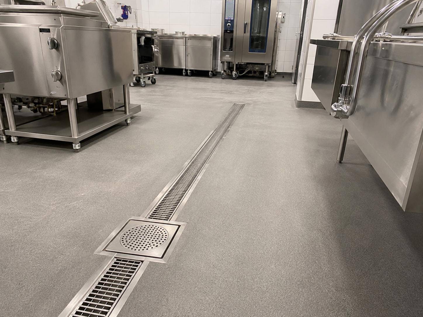 Einbau von Edelstahltechnik Hauptbild